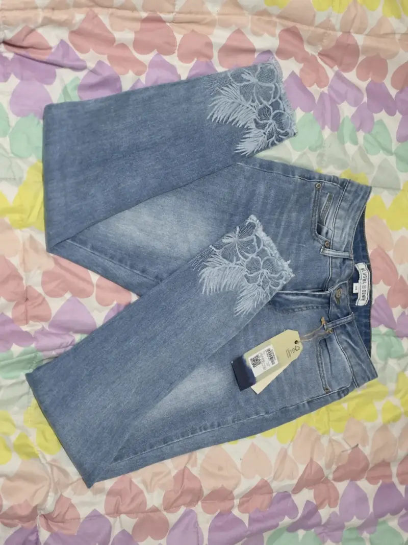 Jeans con bordado floral - 2