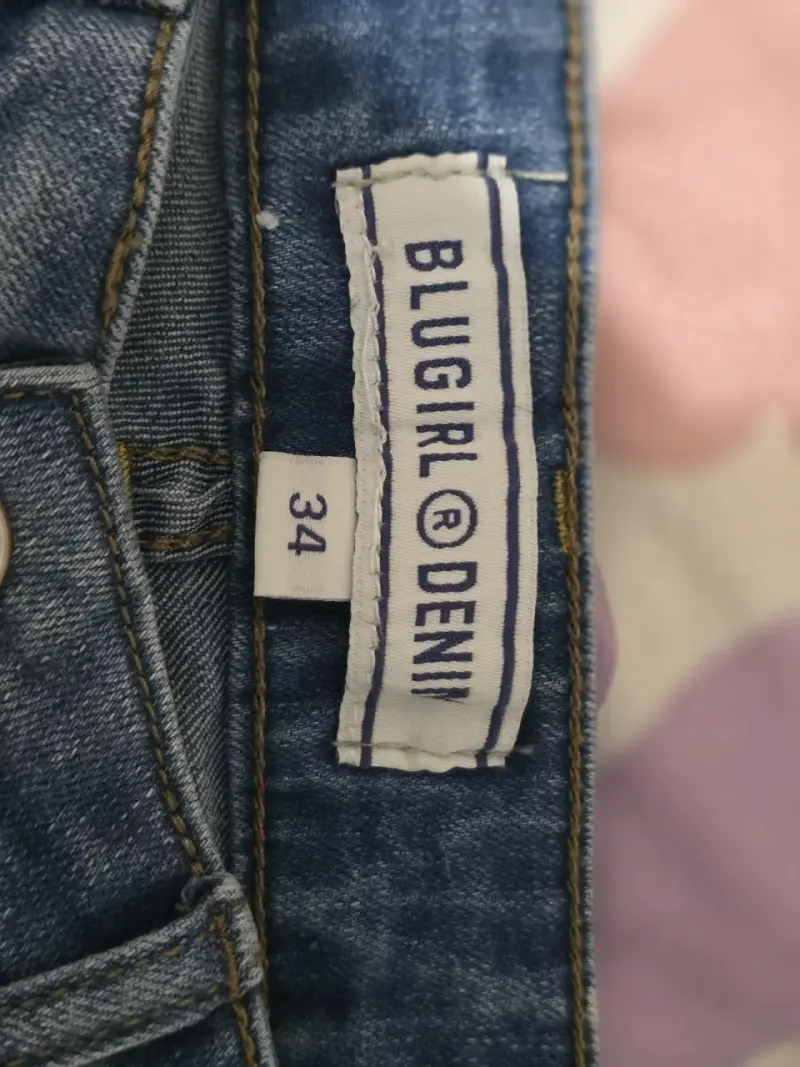 Jeans con bordado floral - 5