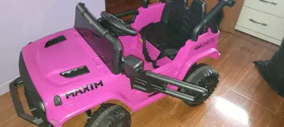 Auto eléctrico infantil rosa Maxim 4x4 - miniatura 1