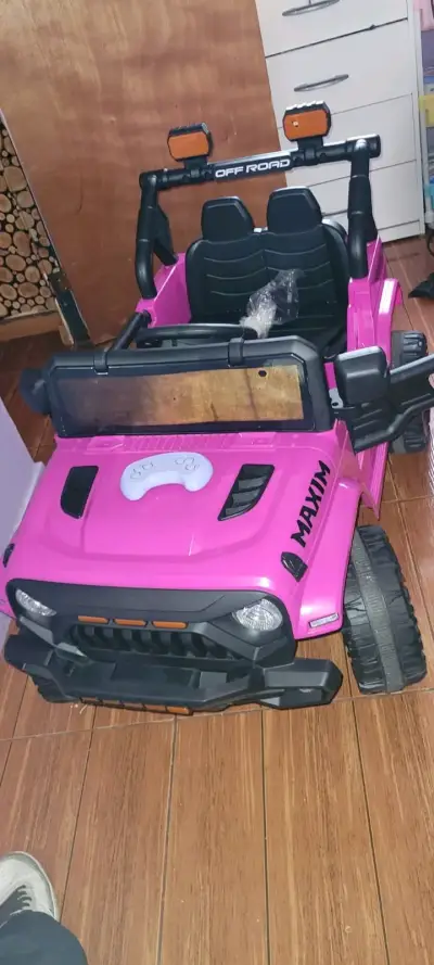Auto eléctrico infantil rosa Maxim 4x4 - miniatura 3
