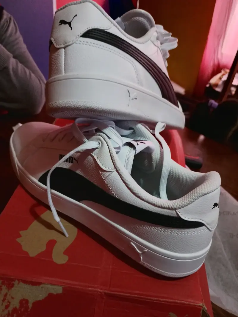 Zapatillas deportivas Puma blancas y negras - 2