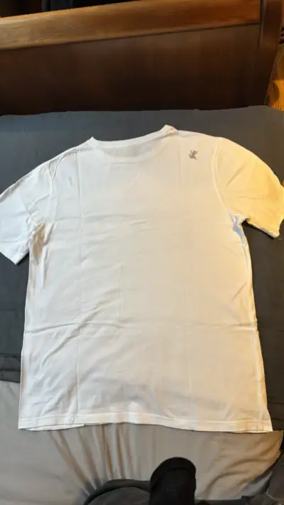 Polera blanca con estampado gráfico talla M - miniatura 3