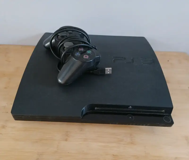Consola PlayStation 3 con control y cable USB - 3