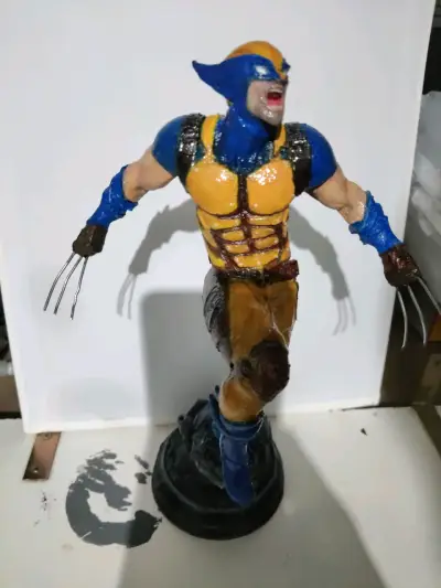 Figura de acción Wolverine en pose dinámica - miniatura 2