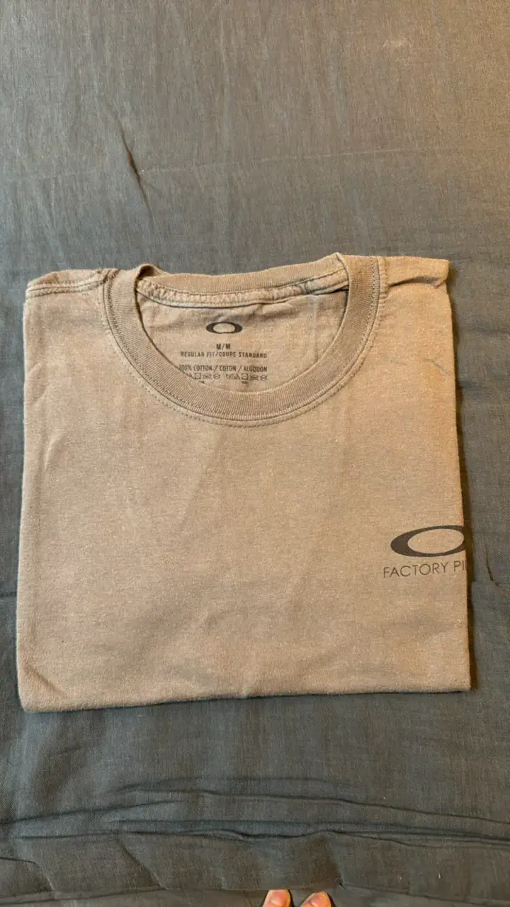 Polera Oakley gris/cafe de algodón talla M