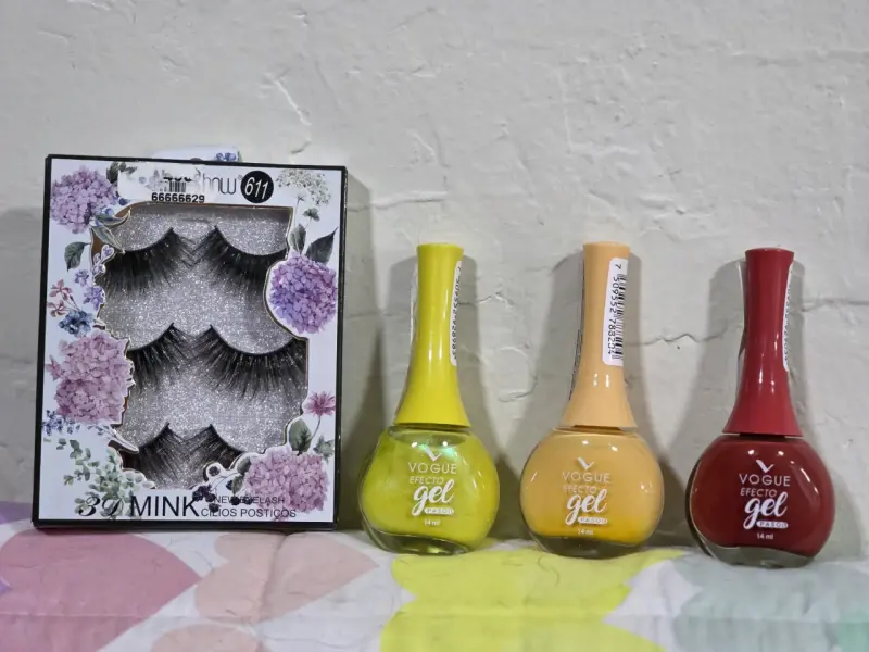 Set de pestañas postizas y esmaltes Vogue - 1
