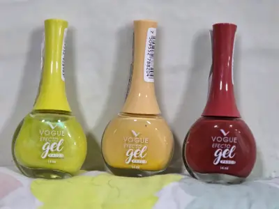 Set de pestañas postizas y esmaltes Vogue - miniatura 2