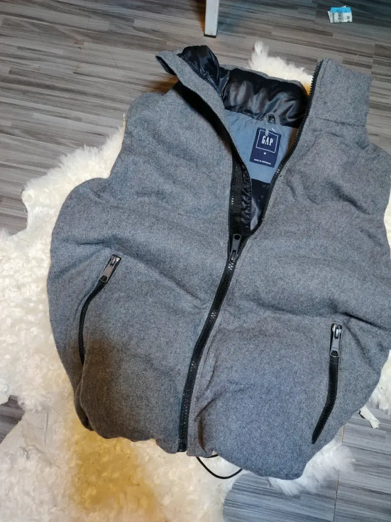 Chaleco sin mangas GAP gris para hombre