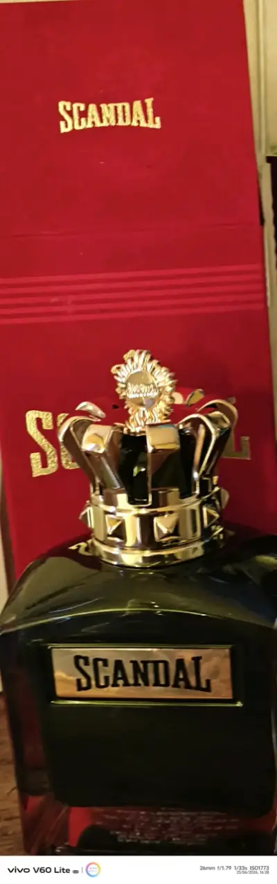 Perfume Scandal de lujo con diseño elegante - miniatura 2