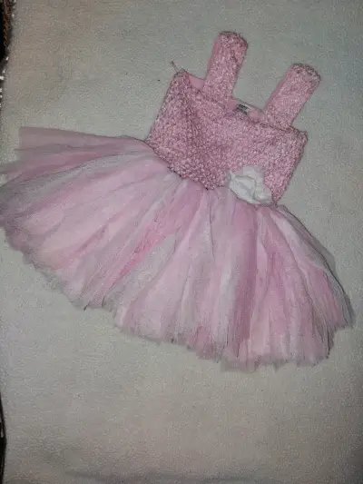 Vestido de niña rosa con tul y flor - miniatura 1