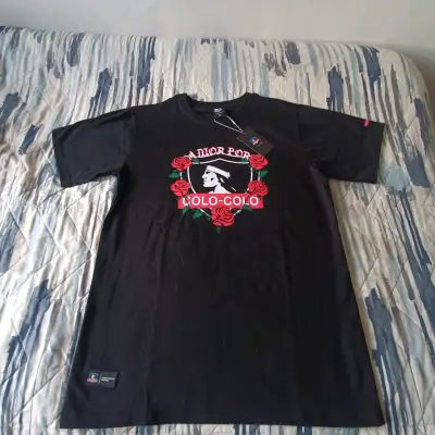 Polera negra Colo-Colo con diseño de rosas - miniatura 1
