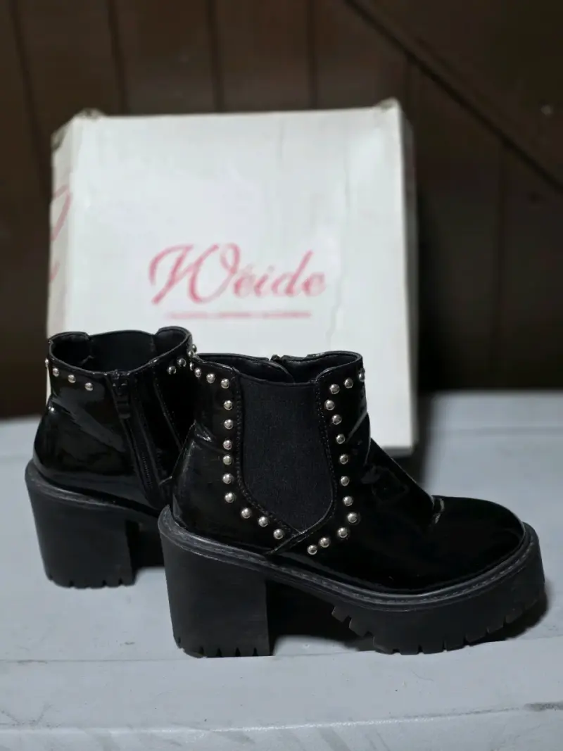 Botines negros con tachas Weide - 1