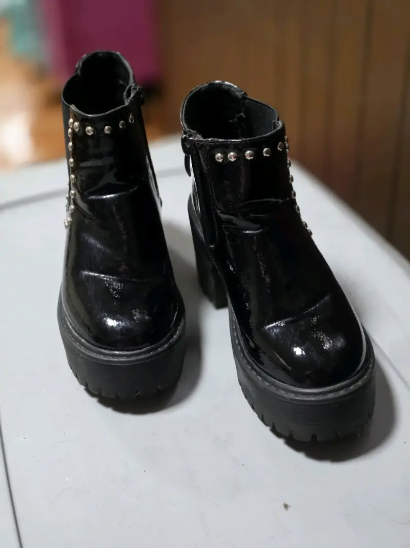 Botines negros con tachas Weide - 2