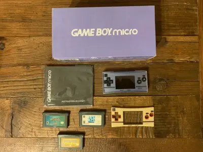 Consola Game Boy Micro con juegos y accesorios - miniatura 1