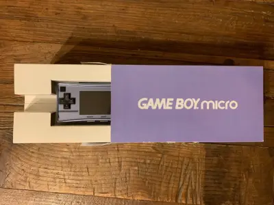Consola Game Boy Micro con juegos y accesorios - miniatura 2