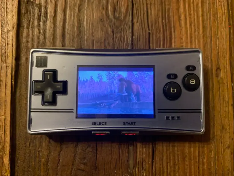 Consola Game Boy Micro con juegos y accesorios - 3