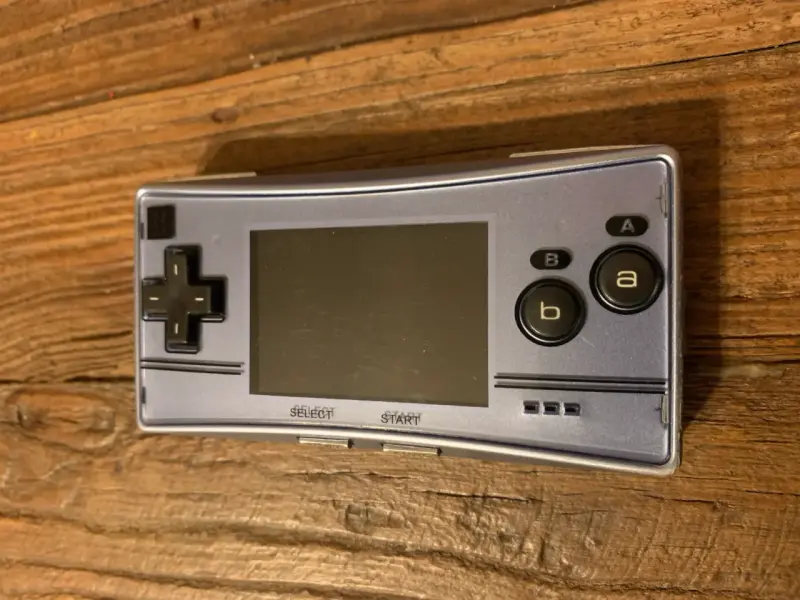 Consola Game Boy Micro con juegos y accesorios - 5