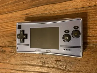 Consola Game Boy Micro con juegos y accesorios - miniatura 5