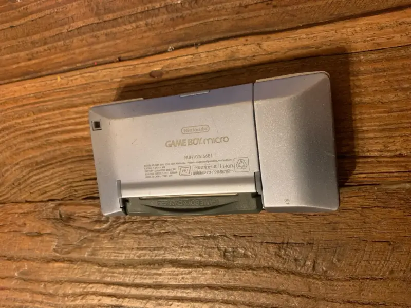Consola Game Boy Micro con juegos y accesorios - 6