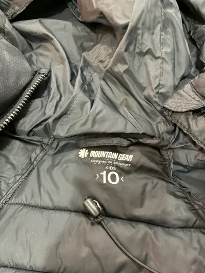 Chaqueta acolchada Mountain Gear negra con capucha - miniatura 2