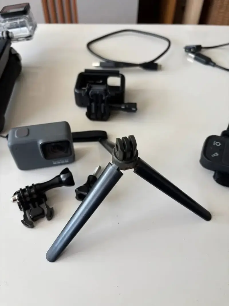 Cámara GoPro 7 silver con accesorios y trípode - 5