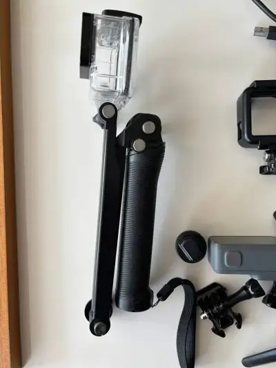 Cámara GoPro 7 silver con accesorios y trípode - miniatura 6