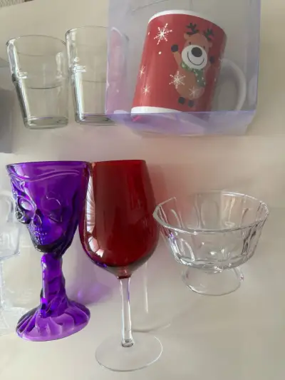 Set de vasos y copas variados para fiestas - miniatura 4