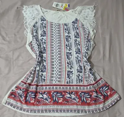 Polera mujer con encaje floral - miniatura 1