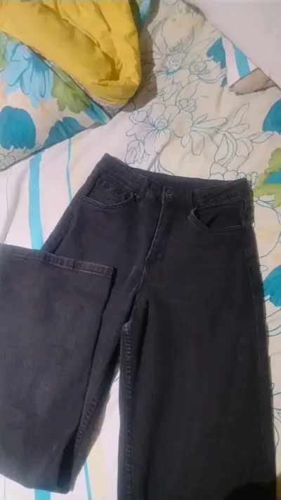 Jeans negros para mujer en buen estado - miniatura 1