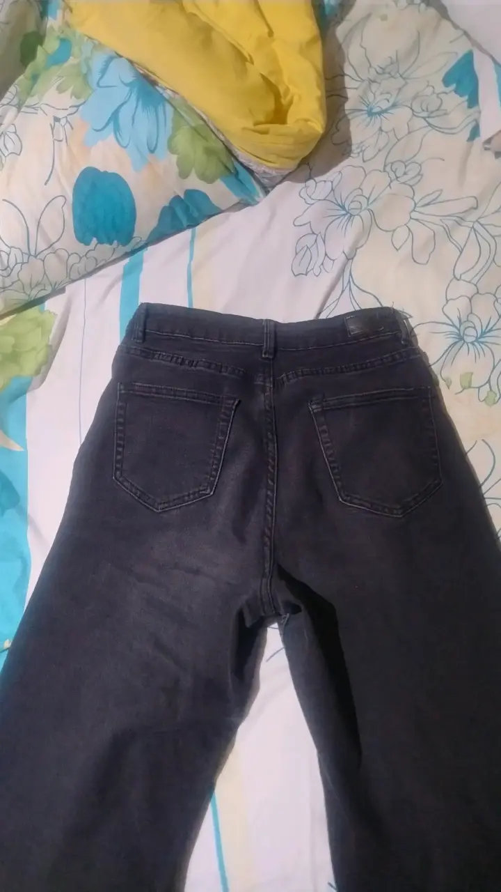Jeans negros para mujer en buen estado - 2