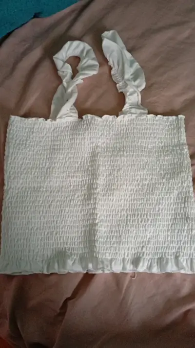 Top blanco con tirantes fruncidos - miniatura 1