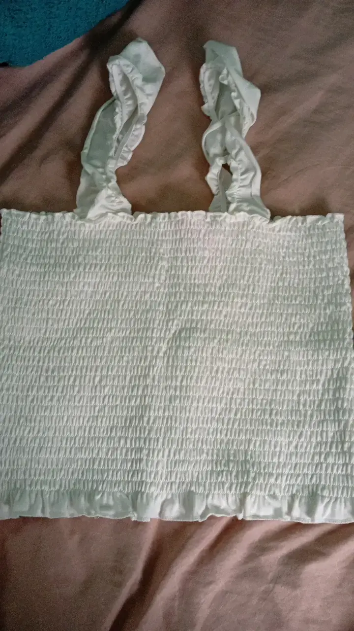 Top blanco con tirantes fruncidos - 2