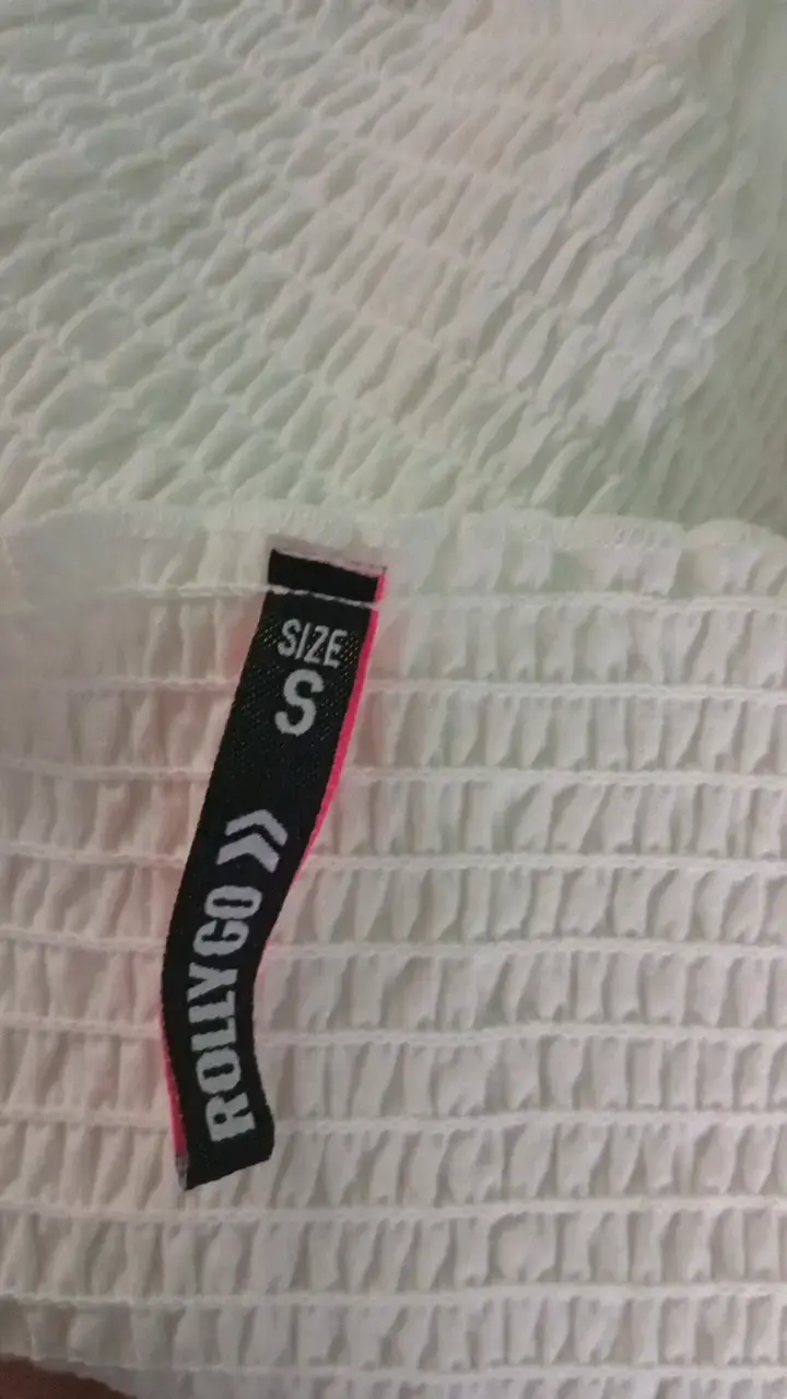 Top blanco con tirantes fruncidos - 3