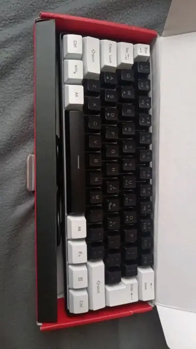 Teclado mecánico RGB compacto retroiluminado - miniatura 2