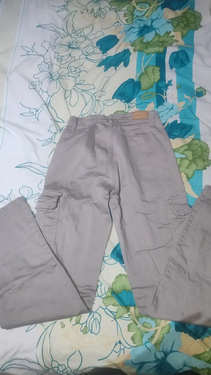 Pantalones cargo grises para mujer - 2