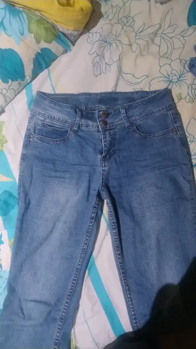 Jeans Flare de mezclilla azul para mujer - miniatura 1