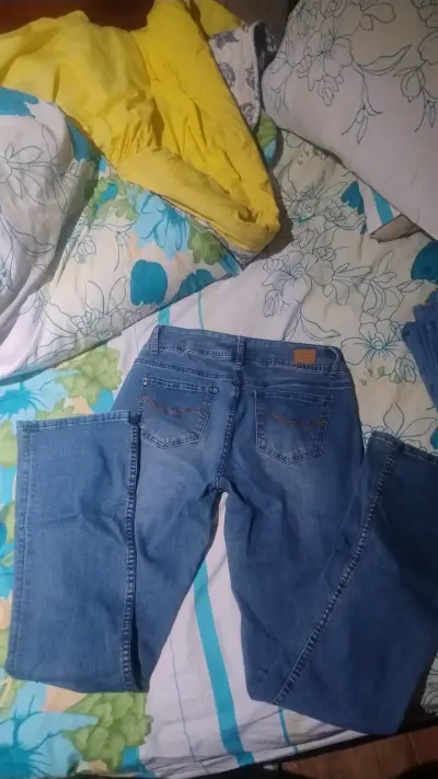 Jeans Flare de mezclilla azul para mujer - miniatura 2