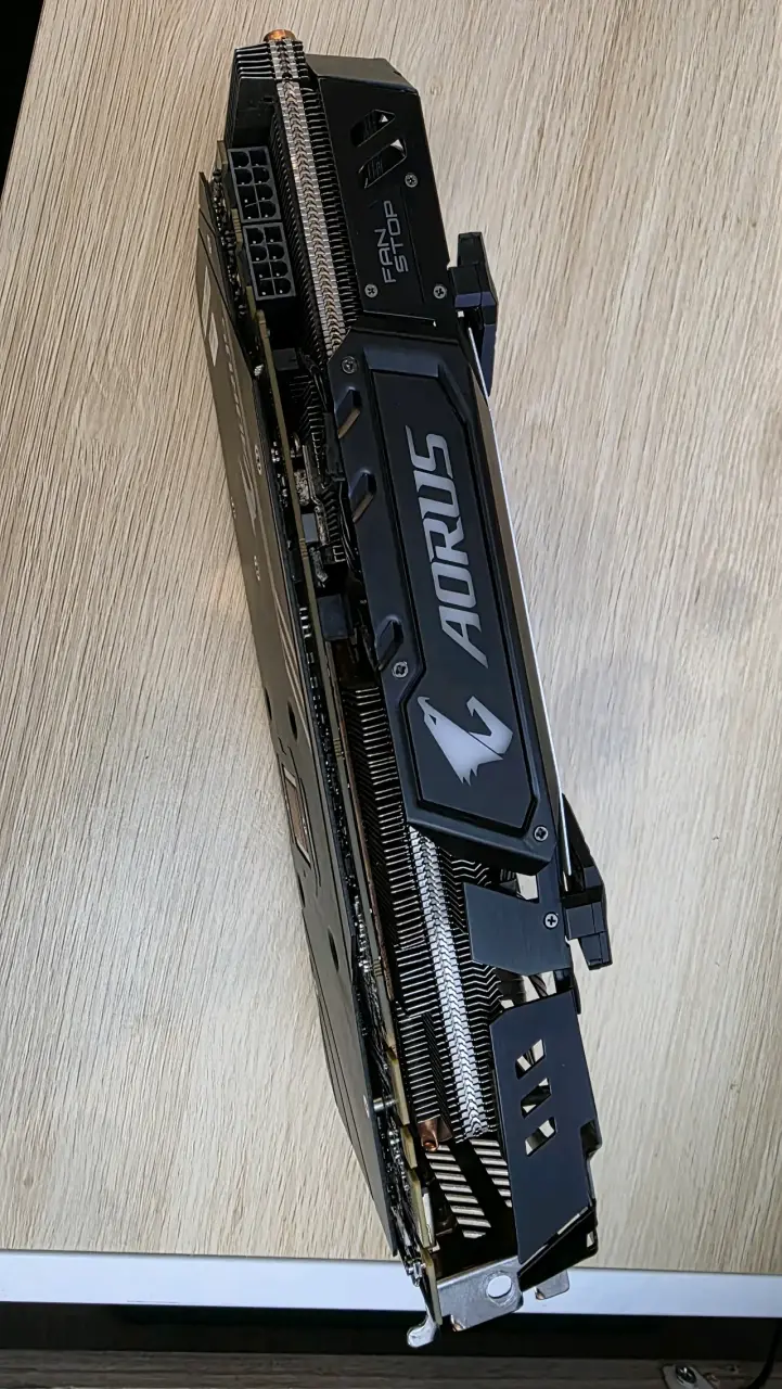Tarjeta gráfica Gigabyte AORUS GTX1080 8gb - 4