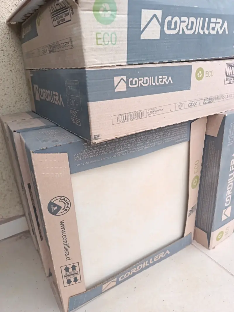 Caja de cerámicas para piso y pared 36x36 cm - 2