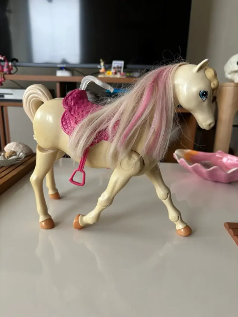 Caballo de juguete Barbie con silla rosa - 1