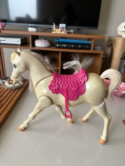 Caballo de juguete Barbie con silla rosa - miniatura 3