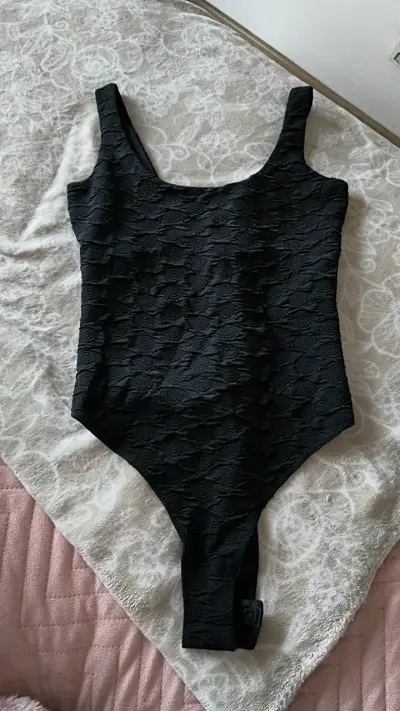 Body negro texturizado para mujer - miniatura 1
