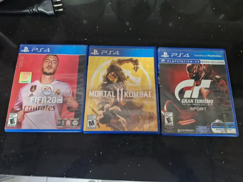 Juegos PS4. Mortal kombat, Gran turismo y fifa 20
