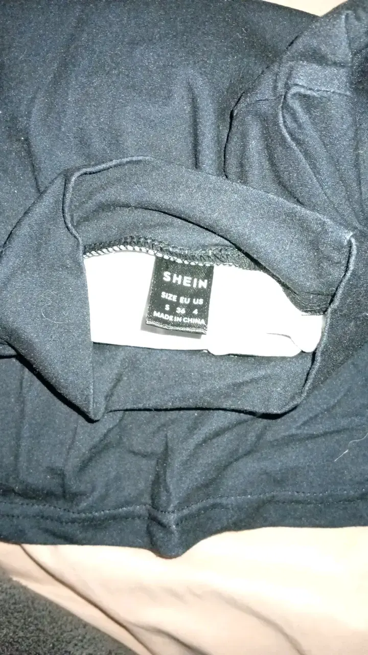 Polera negra con diseño de calavera Creepy - 3