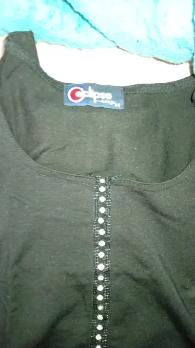 Polera negra con detalles brillantes Eclipse - miniatura 2