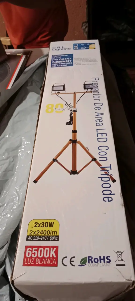 Proyector LED con trípode D.R.L Lighting