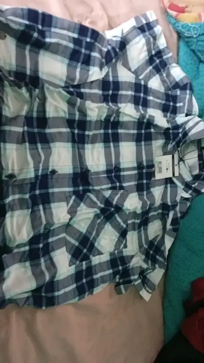 Camisa a cuadros azul y blanca para mujer - miniatura 1