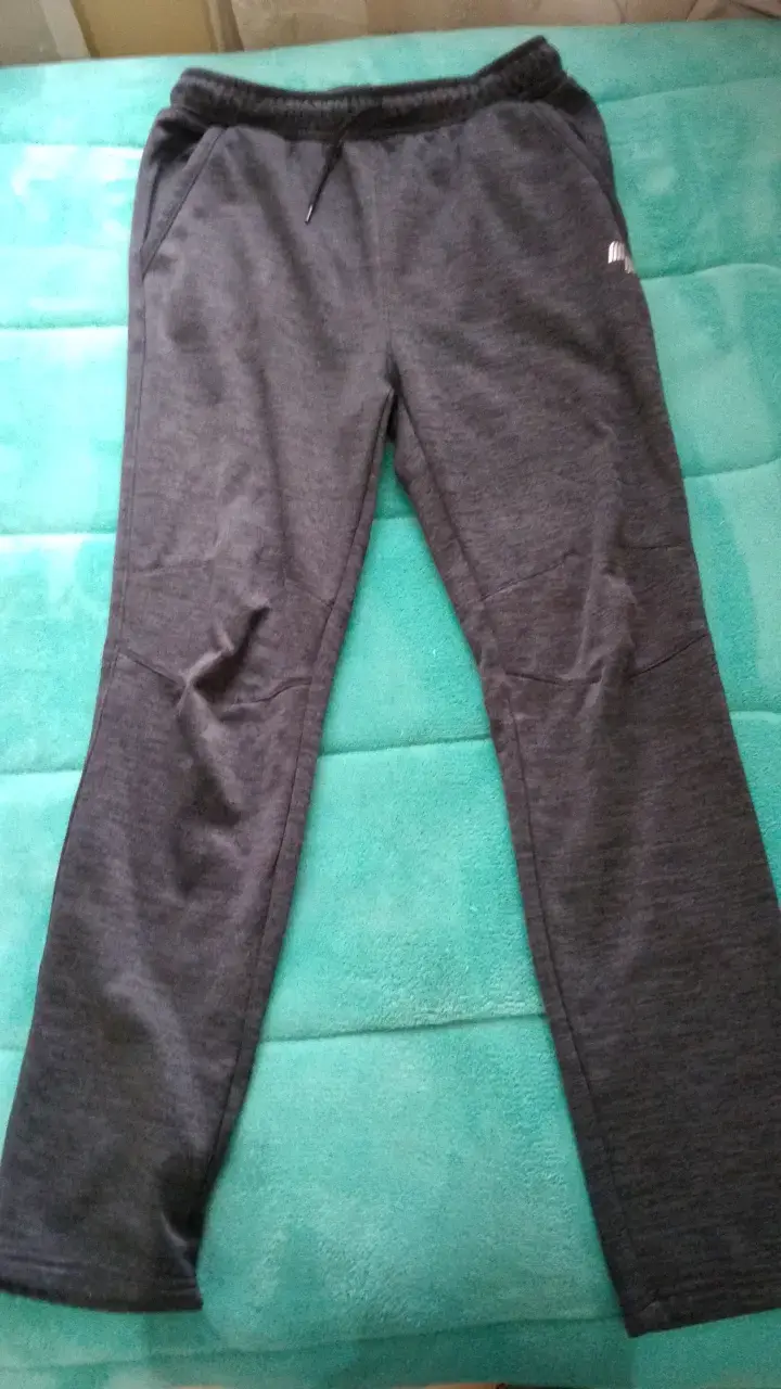 Pantalones deportivos grises - 1