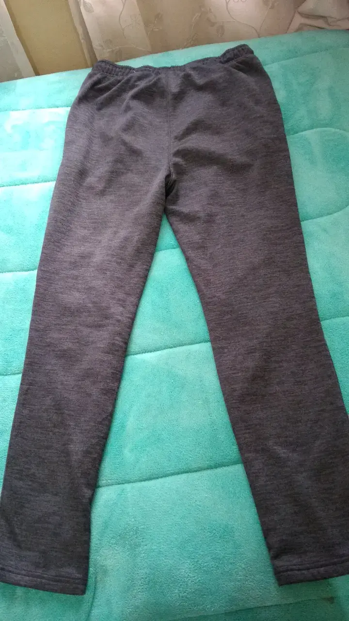 Pantalones deportivos grises - 4