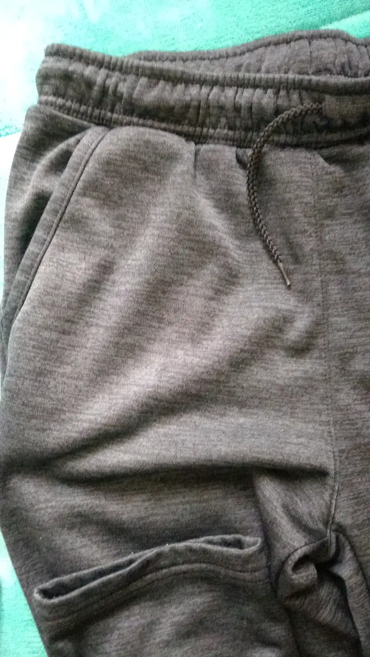 Pantalones deportivos grises - 5